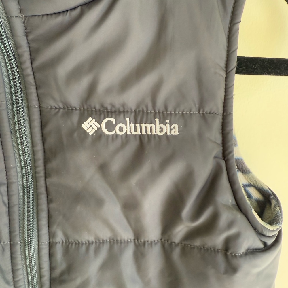 Columbia Charcoal Reversible Vest *GOOD USED CONDITION* - Picture 2 of 11